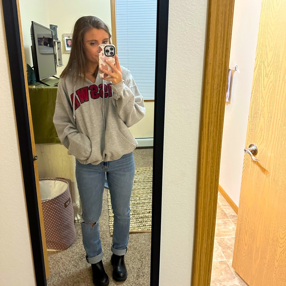 Grey Nisswa sweatshirt